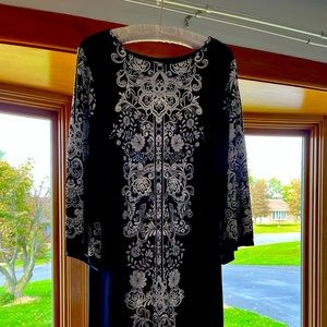 Pretty and very comfortable dress.